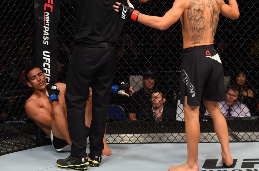  A decade later, Charles Oliveira’s injury suffered against Max Holloway remains a mystery: ‘Nobody knows what actually happened’