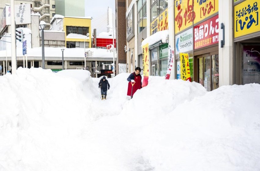  Record-breaking snow blankets Japan, killing at least 30 people | Weather News