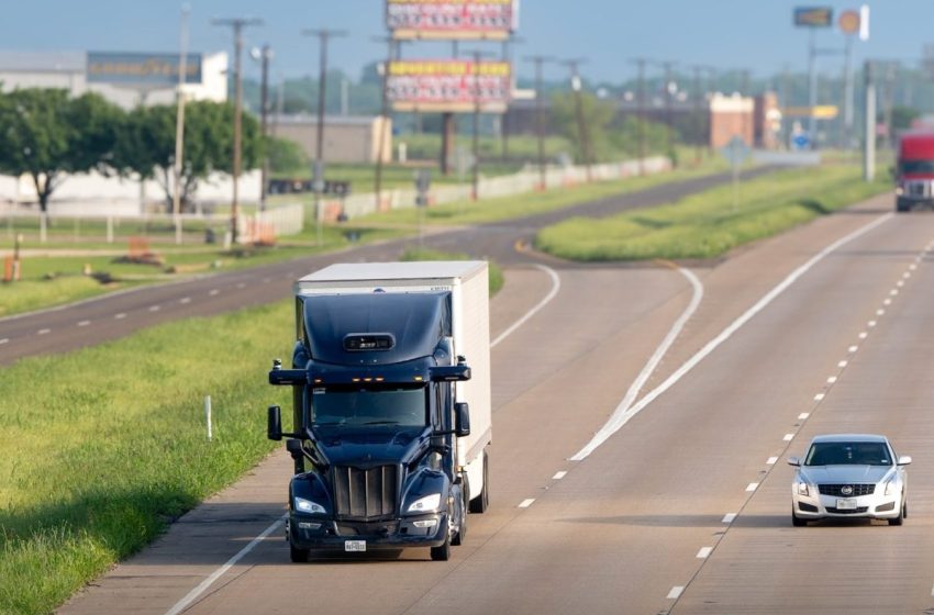  Aurora’s driverless trucks can now travel farther distances faster than human drivers