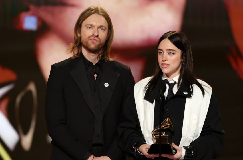  Billie Eilish Slams ICE During Grammys Win