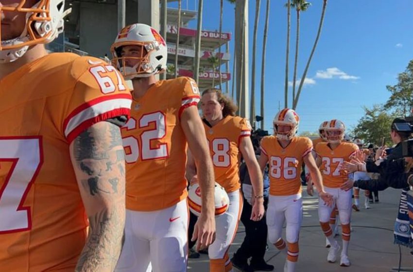  Bruins, Lightning arrive at Stadium Series dressed as colonial patriots, Buccaneers