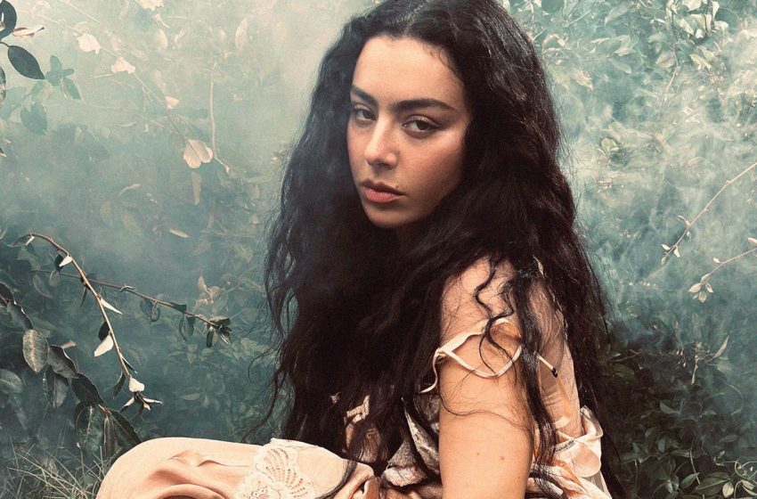  Charli XCX ‘Wuthering Heights’ Album is a Brat-Goth Banger