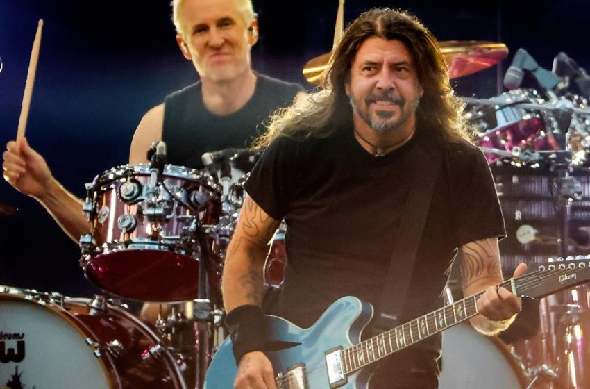  Dave Grohl Talks Foo Fighters’ Split With Josh Freese for First Time