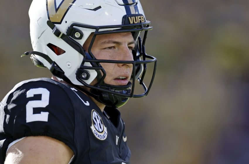  Diego Pavia is getting advice from Johnny Manziel