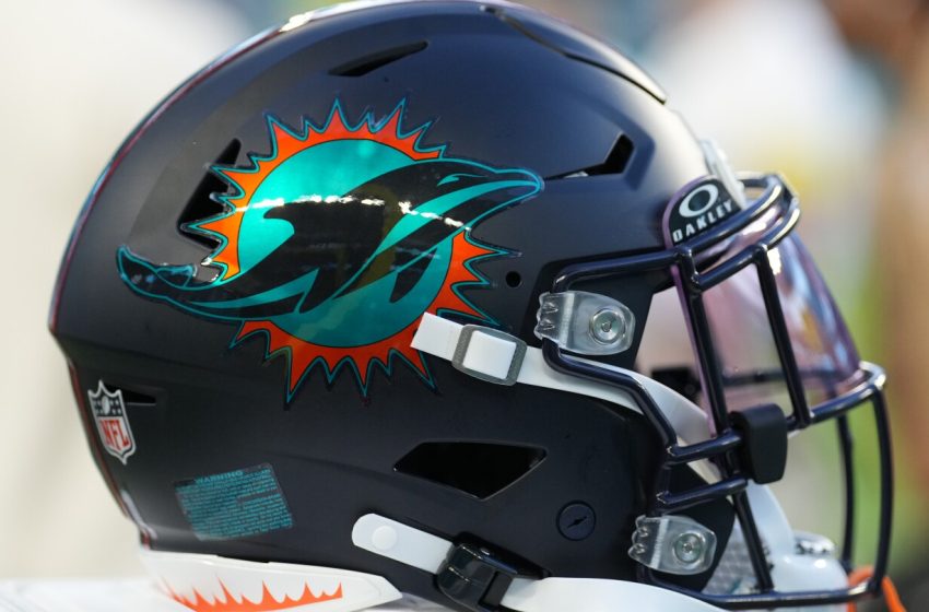  Dolphins officially release Tyreek Hill, James Daniels, Nick Westbrook-Ikhine