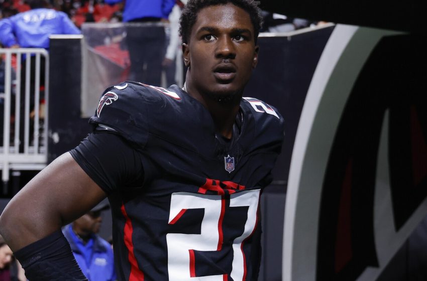  Falcons say they are gathering information after James Pearce arrested in domestic dispute