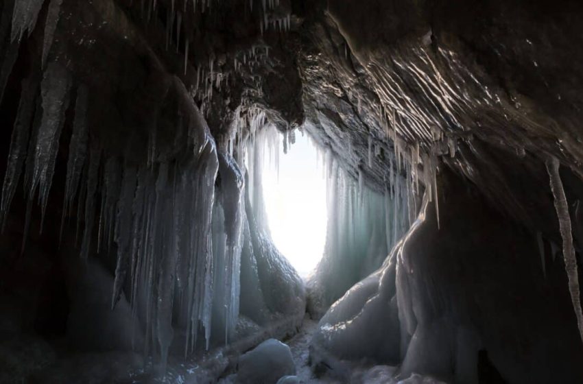  Found in an Ice Cave, This Ancient Bacterium Holds 100+ Resistance Genes