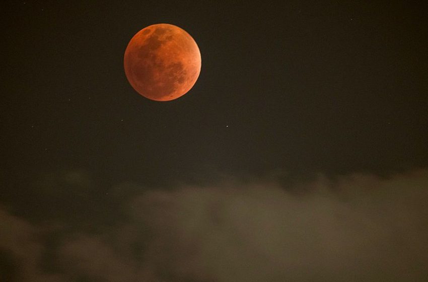  1 week until a breathtaking blood moon rises over the US during total lunar eclipse 2026