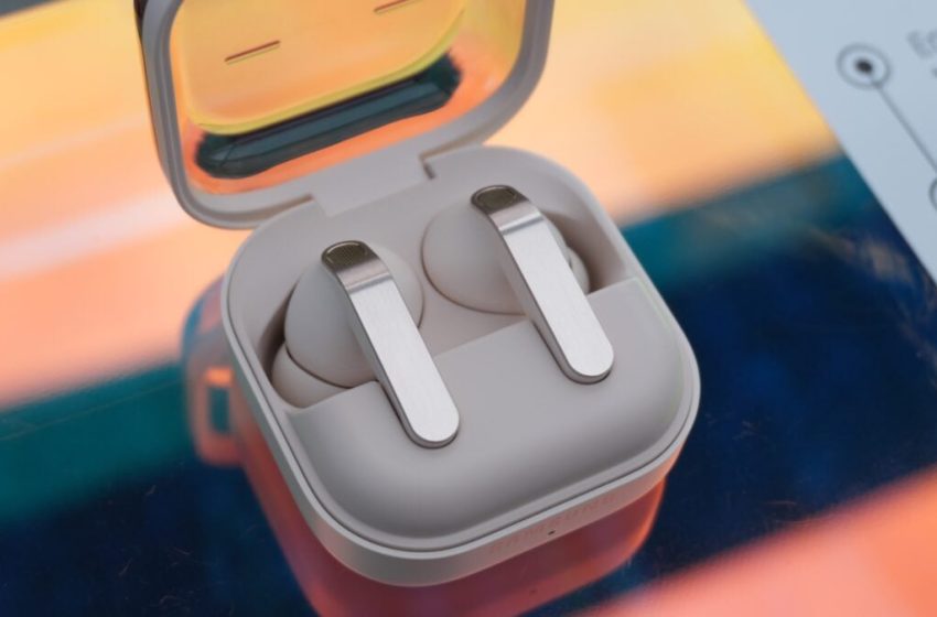  Where have the blade lights gone on the Galaxy Buds 4 Pro?