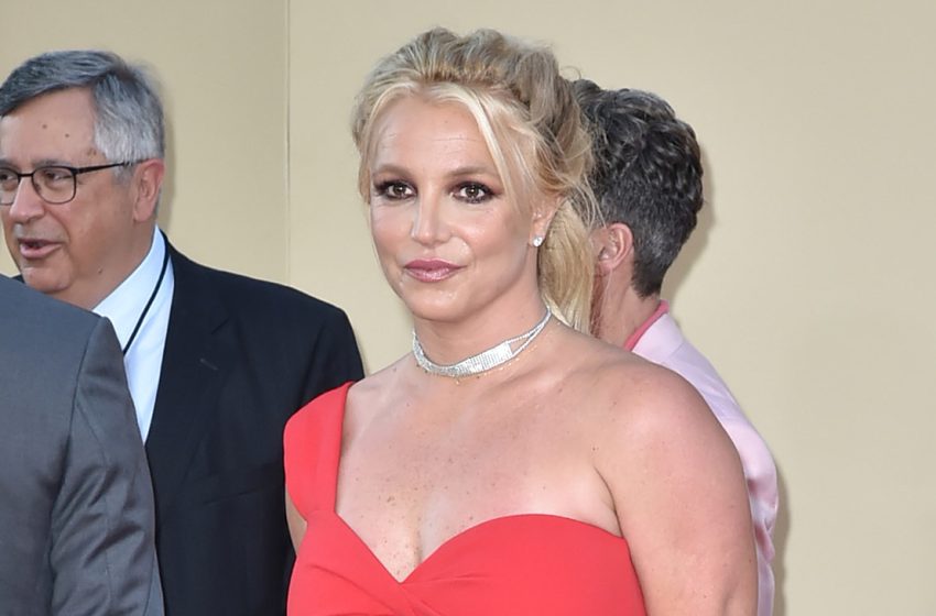  Britney Spears Sells Catalog to Primary Wave