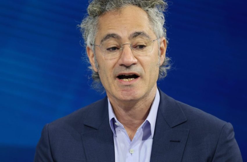  Palantir CEO Karp: Trump has a point about AI, ‘there’s a real hesitance to adopt these kind of products”