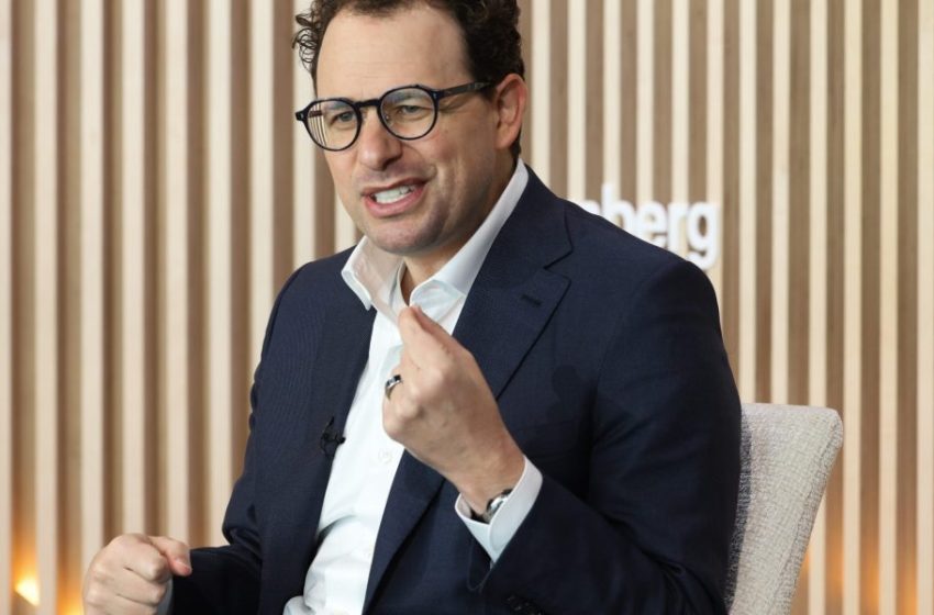  Anthropic CEO Dario Amodei warns if AI growth forecasts are off by a year, ‘then you go bankrupt’