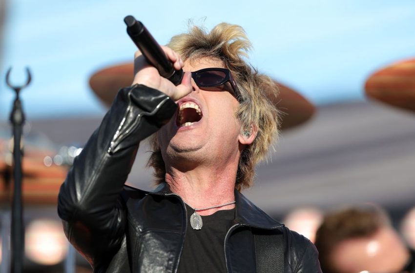 Watch Green Day Perform American Idiot Medley at Super Bowl LX