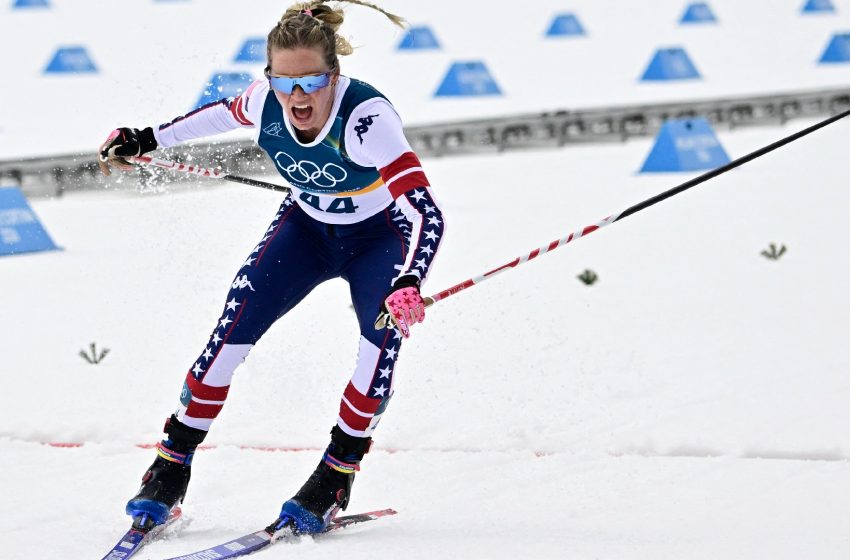  Jessie Diggins’ dramatic dash earns bronze for U.S. in women’s 10km free