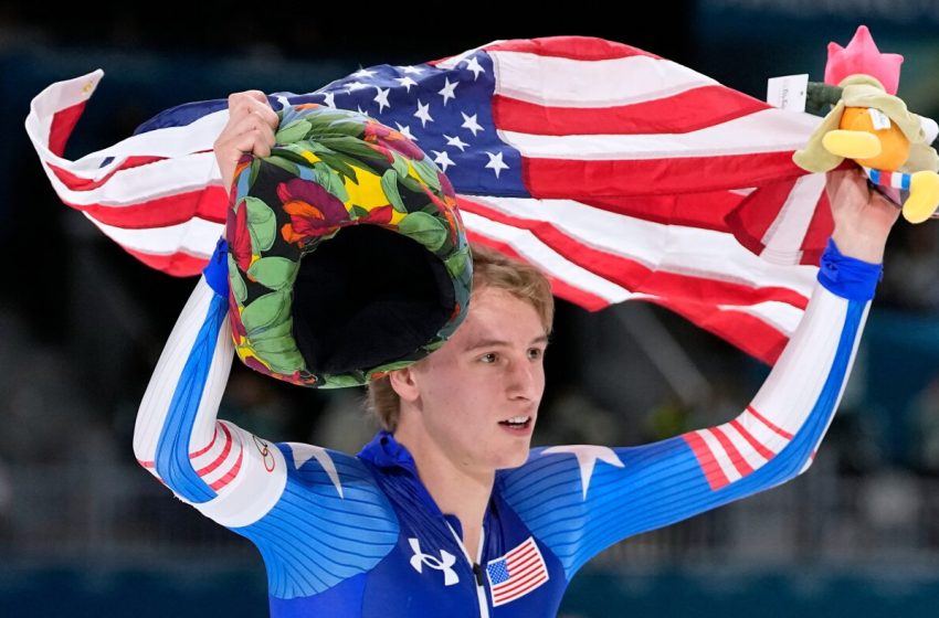  Jordan Stolz opens his bid for 4 golds by winning the 1,000 meters in speedskating : NPR