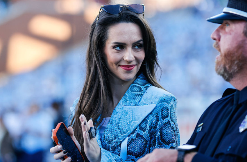  Jordon Hudson Trolls Robert Kraft With Massage Parlor T-Shirt