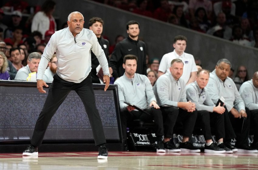  Kansas State fires basketball coach Jerome Tang after ‘embarrassing’ blowout