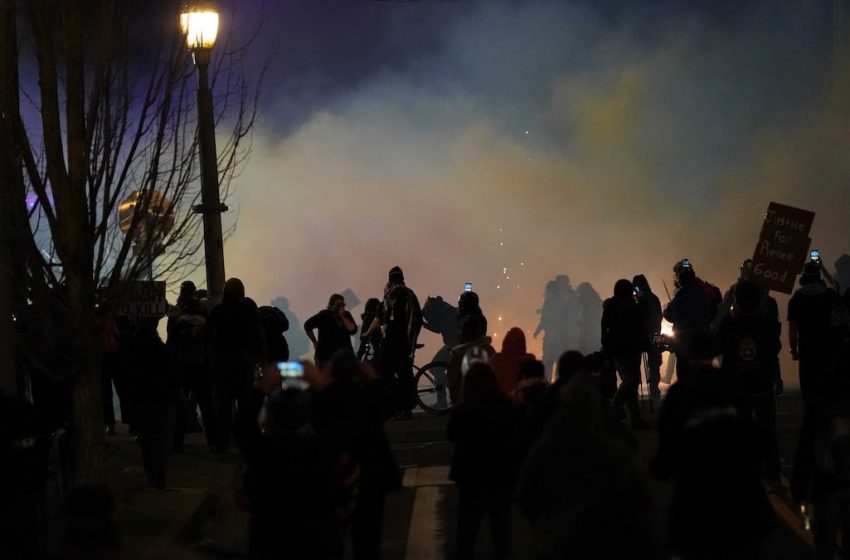  Judge limits federal officers’ use of crowd control munitions at Portland ICE building – Oregon Public Broadcasting – OPB