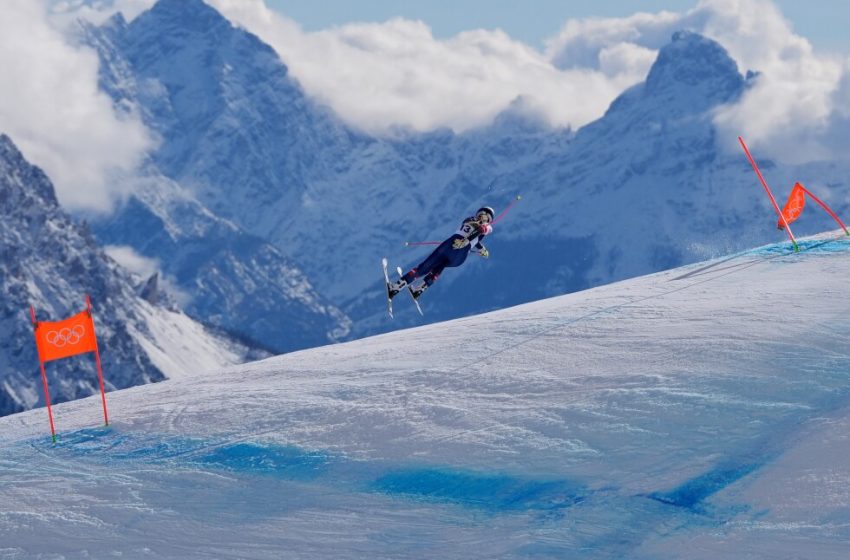  Lindsey Vonn is preparing to fly back to the US, team official tells AP