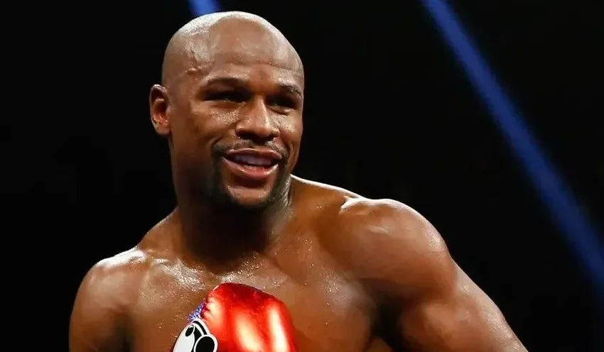  Mayweather, 49 Next Week, Announces Comeback After Tyson Exhibition