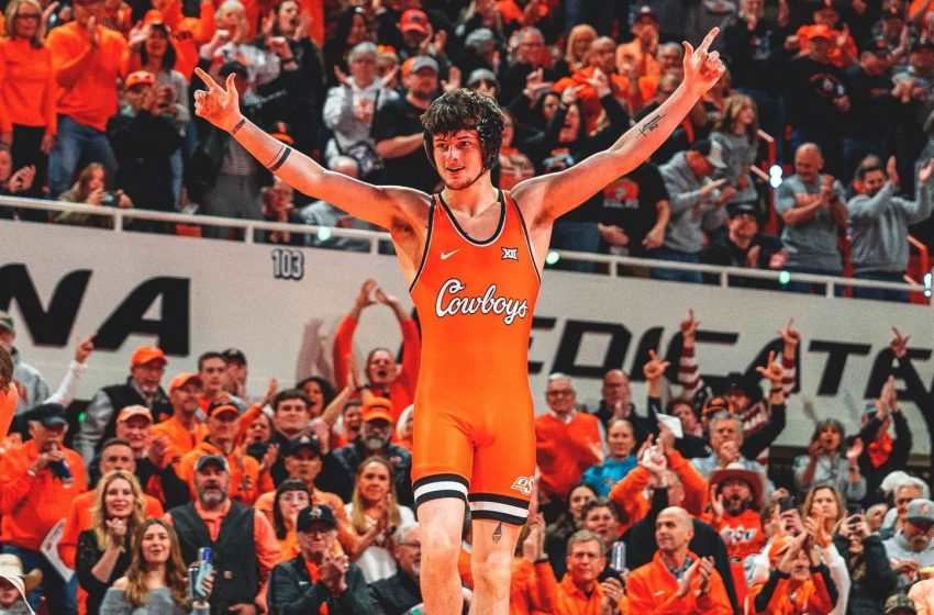  No. 3 Oklahoma State outscores No. 7 Iowa wrestling 32-11 in electric final home performance of the year