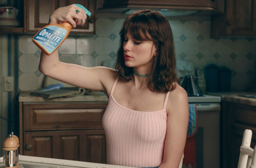  Taylor Swift’s ‘Opalite’ Hits No. 1; She Ties for Third for Most Ever