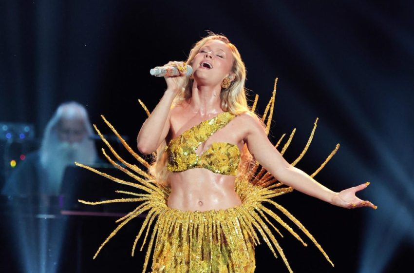  Zara Larsson’s ‘Midnight Sun’ Chart Breakthrough Proves 2016 Is Back