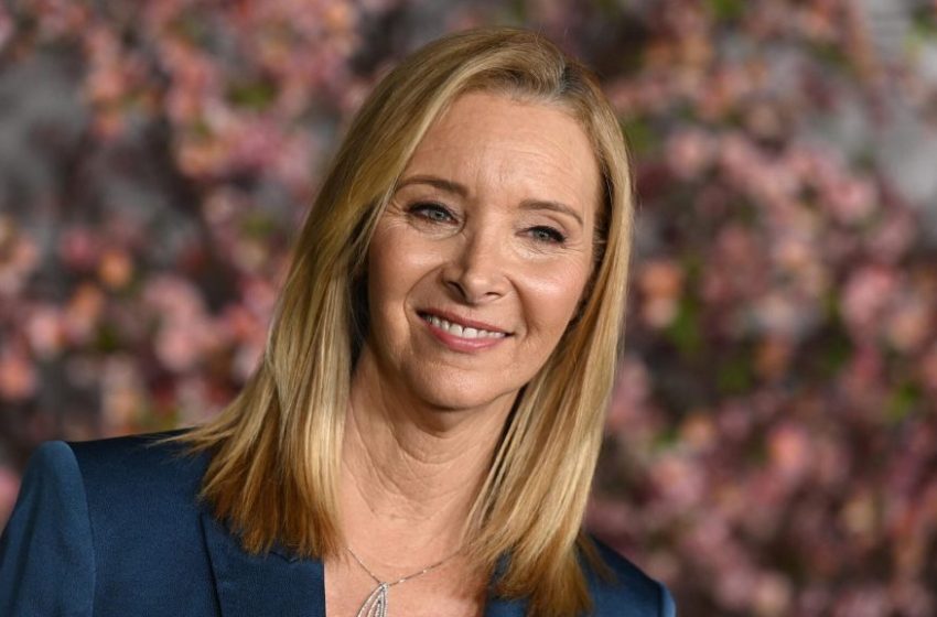  Lisa Kudrow Urges New Warner Bros. Owners Not To “Change A Thing”