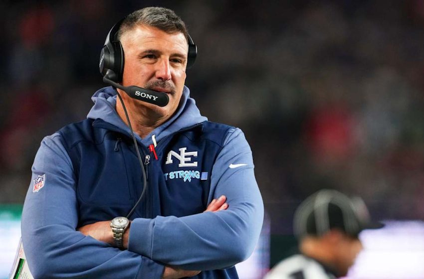  Patriots HC Mike Vrabel named 2025 AP NFL Coach of the Year