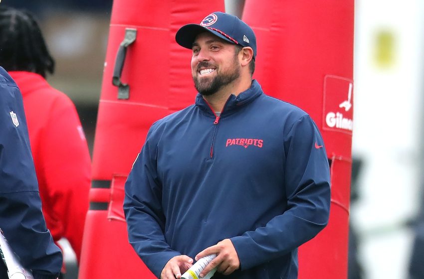  Patriots coaching staff changes: Mike Vrabel to hire new defensive coordinator