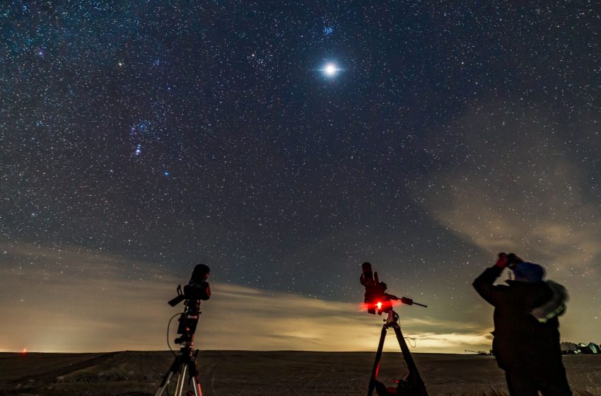  See the moon dance with the stunning ‘Seven Sisters’ of the Pleiades on Feb. 23 — here’s where to look