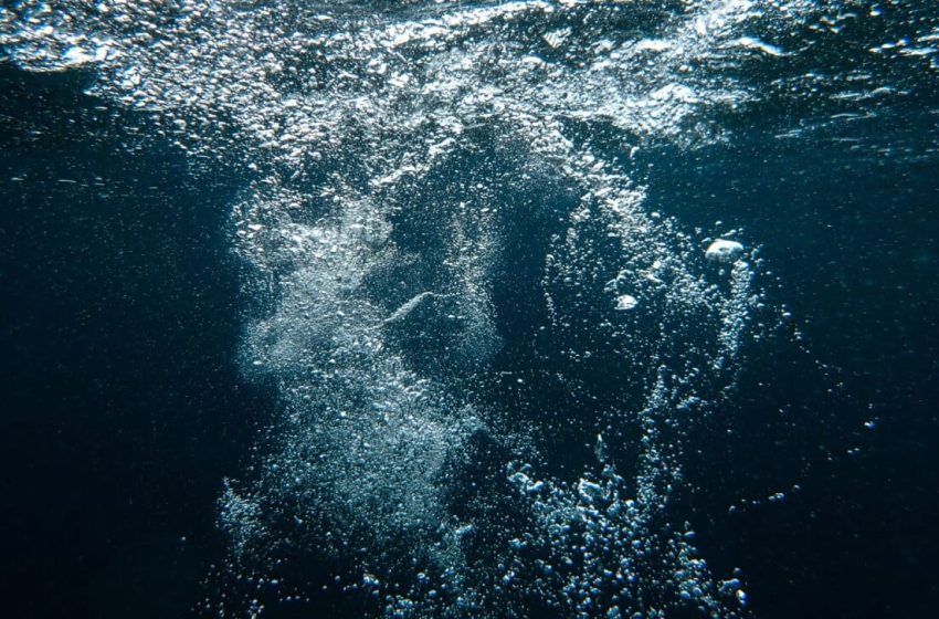  Scientists Have Discovered 1.4 Billion-Year-Old Air Bubbles Trapped in Salt Crystals