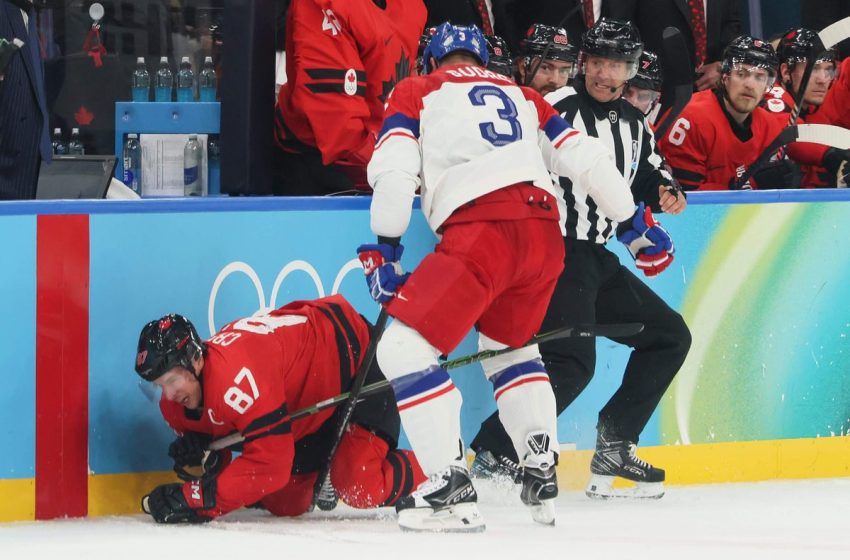  Sidney Crosby injured in Canada’s Olympic hockey quarterfinal game, won’t return