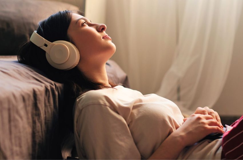  Keep waking up at 3 a.m.? A board-certified sleep doctor explains how making this simple switch in your nighttime routine can help manage insomnia