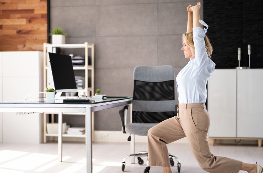  A Johns Hopkins-trained spinal surgeon says these are the two stretches you should be doing if you work at a desk