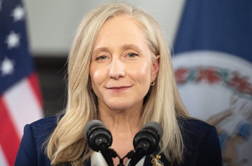  White House Explodes at MAGA’s New Enemy Over State of the Union Rebuttal