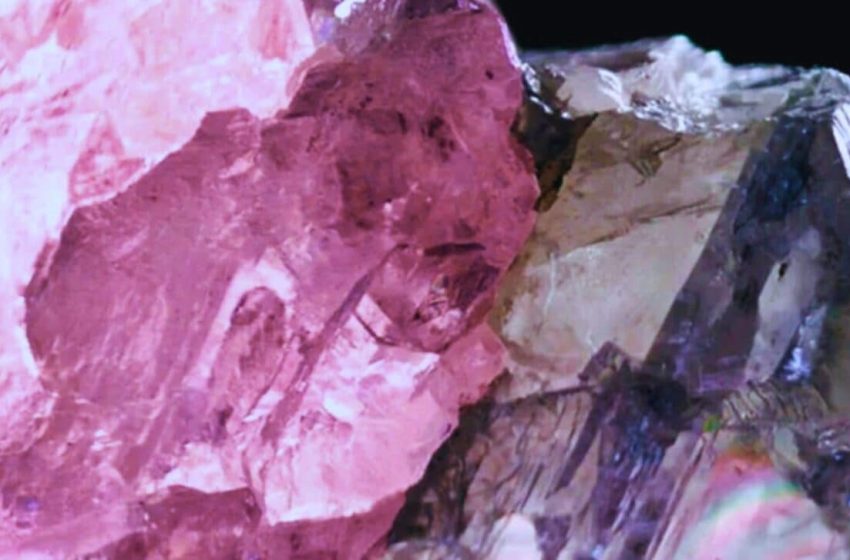  Half Pink. Half Colorless. Miners Discover a Massive 37.4-Carat Diamond with a Faultless Split Unlike Any Other Gem