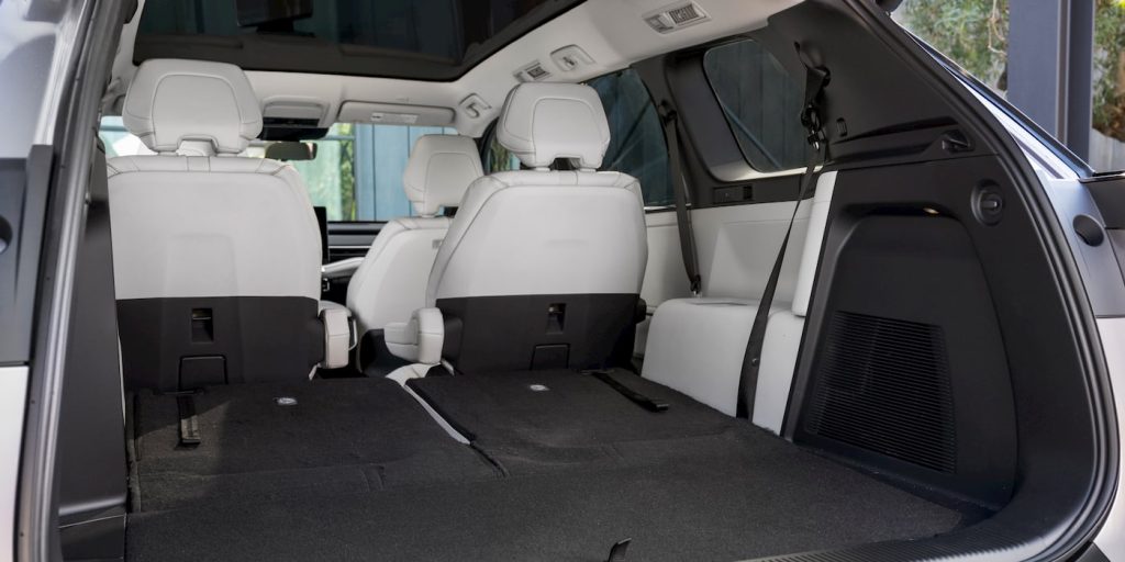 Toyota-Highlander-EV-rear-space