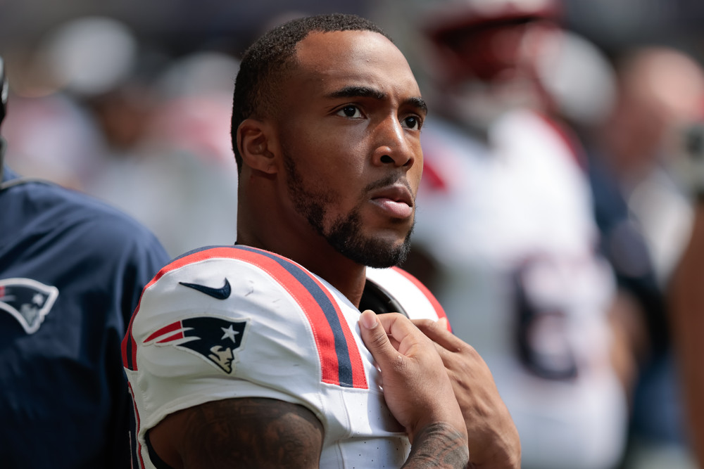MINNEAPOLIS, MN - AUGUST 16: New England Patriots running back TreVeyon Henderson (32) looks on during the NFL preseason game between the New England Patriots and Minnesota Vikings on August 16th, 2025, in Minneapolis, MN. (Photo by Bailey Hillesheim/Icon Sportswire)