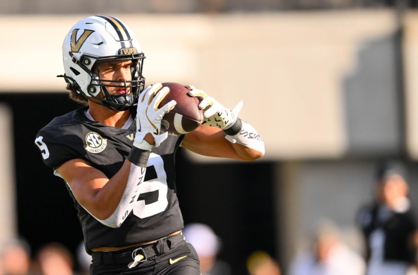 Vanderbilt TE Eli Stowers continues to hone blocking skills after move from QB