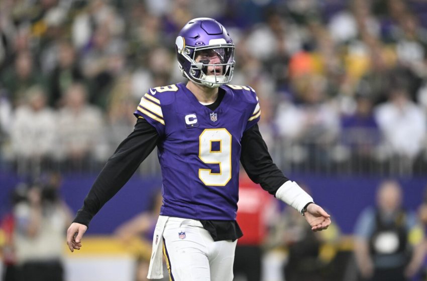  Vikings “exploring every option” at quarterback