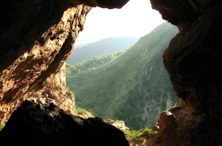  What Scientists Discovered in This Remote Cave Was Buried for 3,700 Years, and It’s Finally Been Revealed