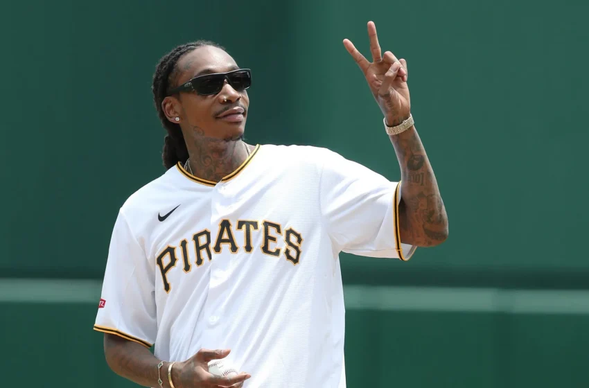  Wiz Khalifa Painfully Announces That His Father Has Passed Away