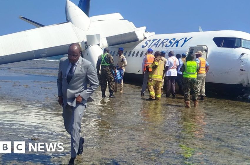 Somali pilot praised after landing faulty passenger plane on seashore – BBC