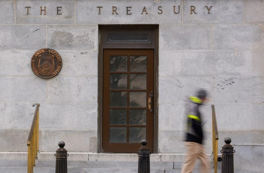  Treasuries Fall as China Banks Asked to Limit Bond Holdings