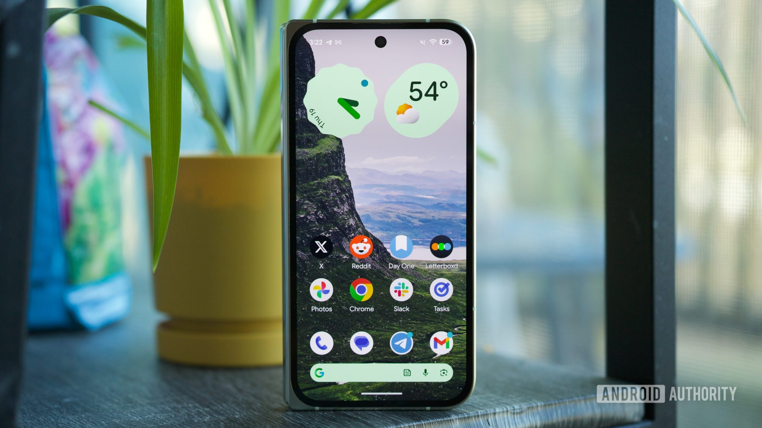 android 17 beta 1 at a glance removed hero 2 A phone running Android 17 Beta 1 without the At a Glance home screen widget.