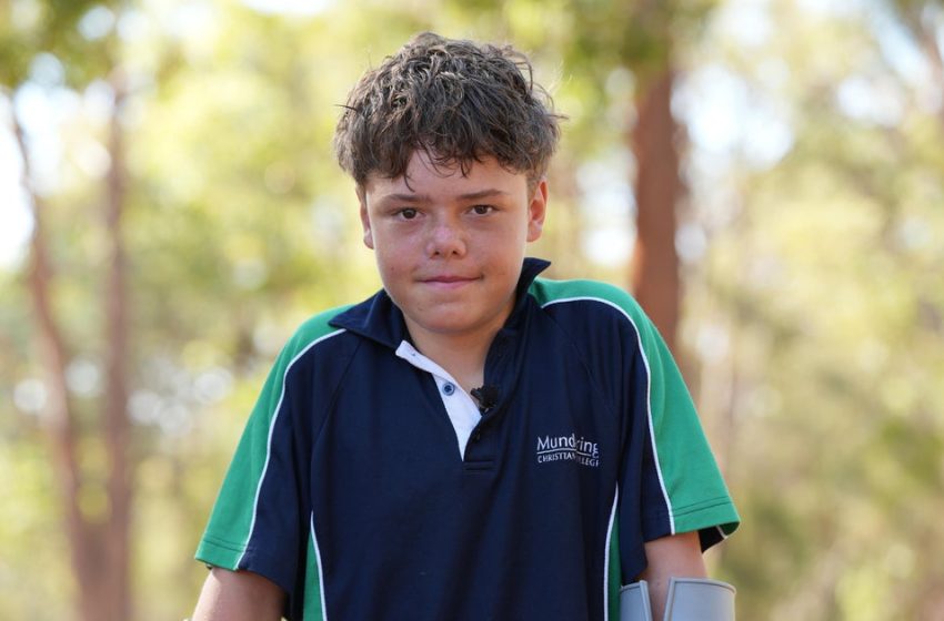  Boy swims 2.5 miles to save mom, siblings swept out to sea: “Superhuman”