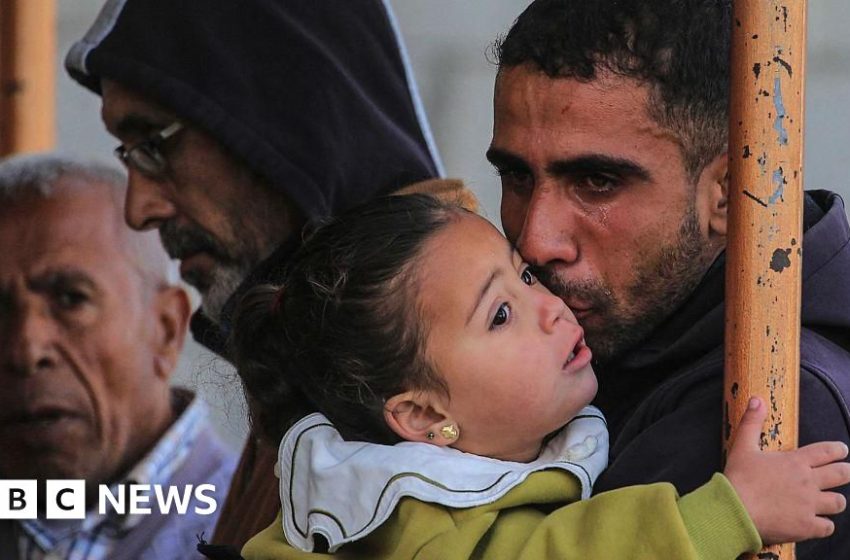  Eleven killed in Israeli strikes on Gaza, rescuers say – BBC