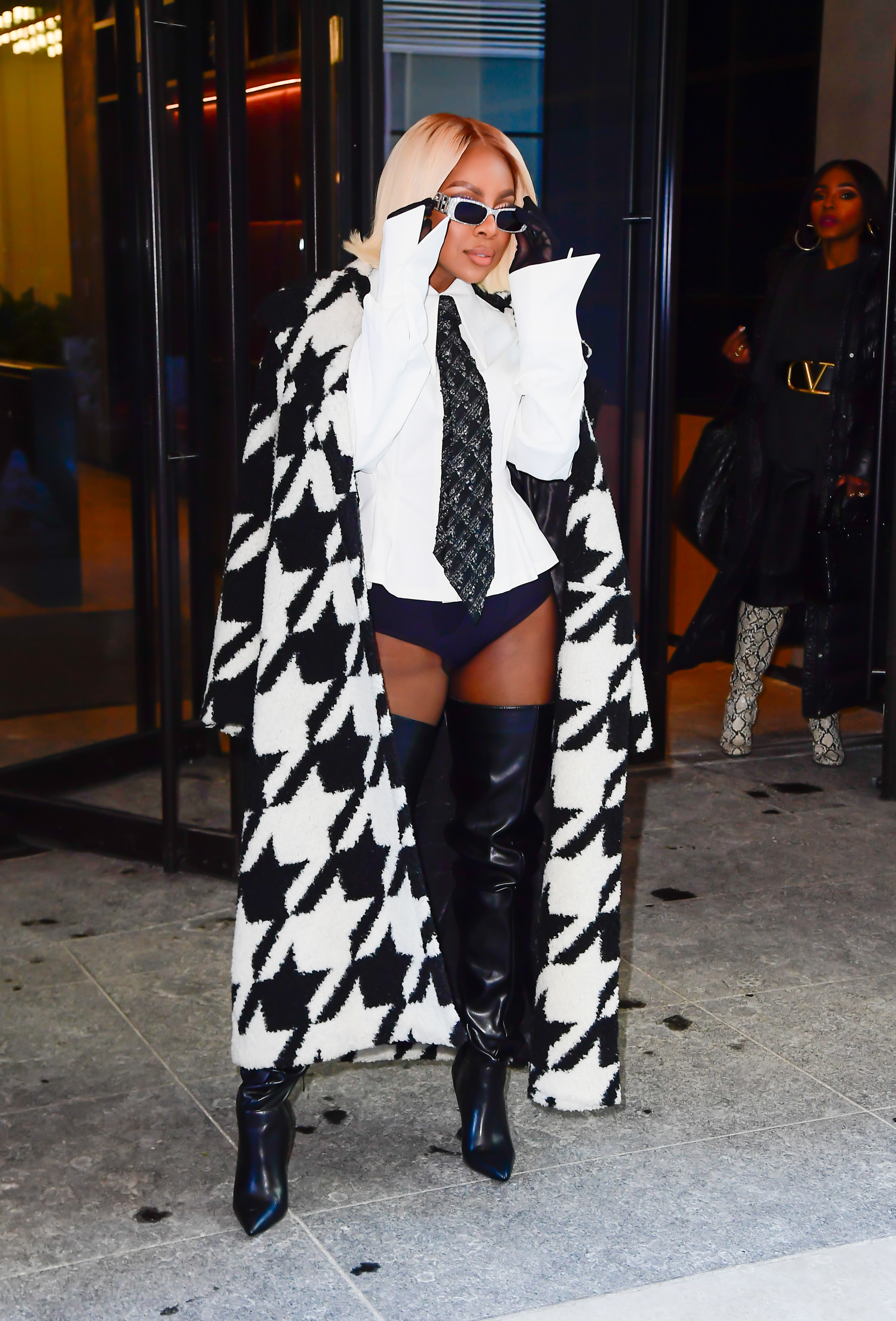 Candiace Dillard Bassett keeps it stylish while forgetting her pants in NYC.