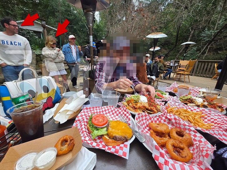 scooter braun and sydney sweeney date tmz 2